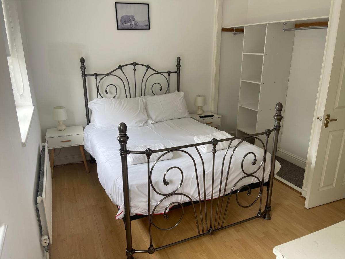 House Number 12 Sleeps Up To 4 With Smart Tvs In Every Room Wellington  Zewnętrze zdjęcie