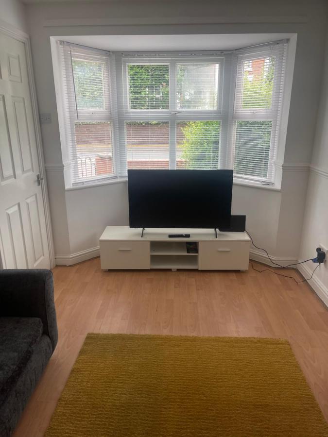 House Number 12 Sleeps Up To 4 With Smart Tvs In Every Room Wellington  Zewnętrze zdjęcie
