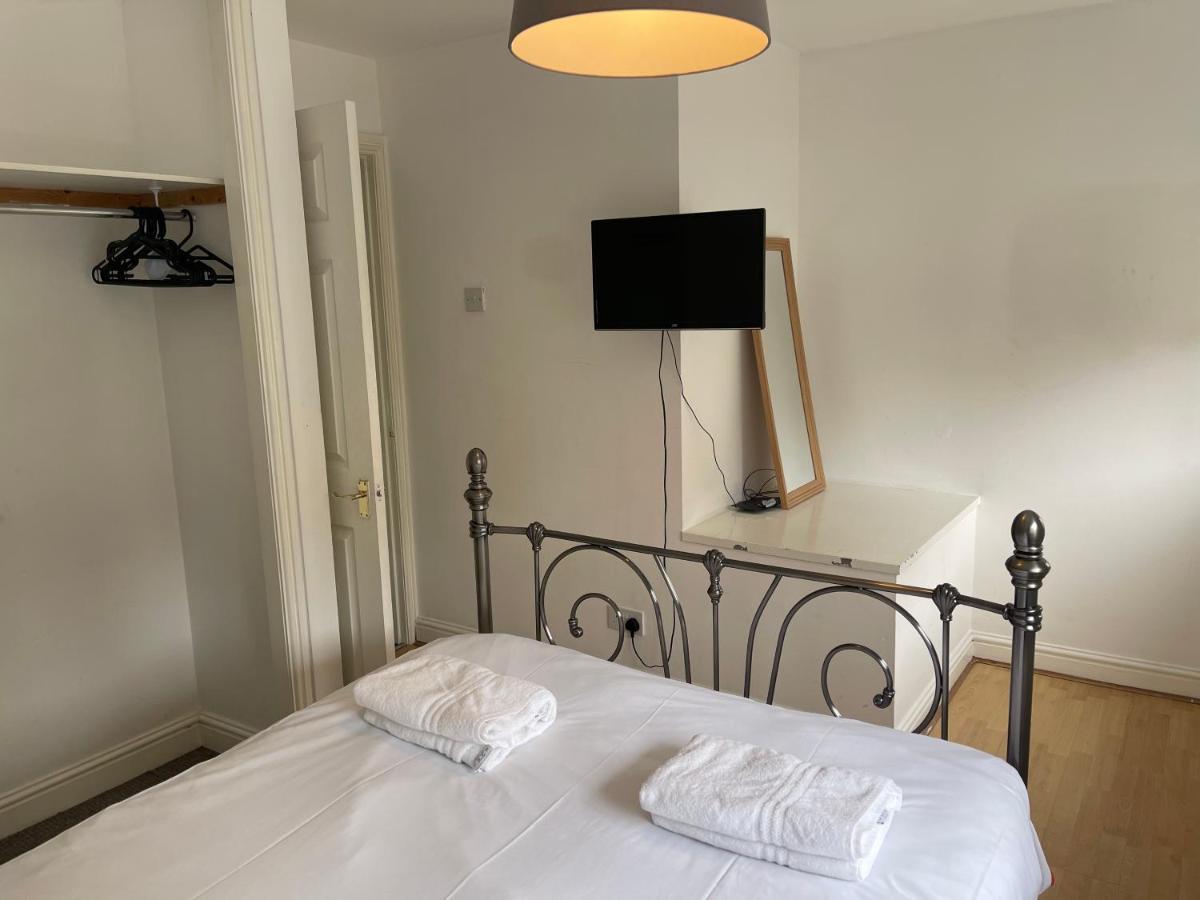 House Number 12 Sleeps Up To 4 With Smart Tvs In Every Room Wellington  Zewnętrze zdjęcie