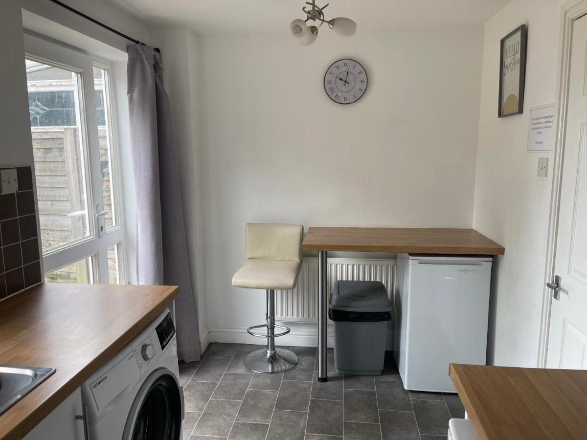 House Number 12 Sleeps Up To 4 With Smart Tvs In Every Room Wellington  Zewnętrze zdjęcie