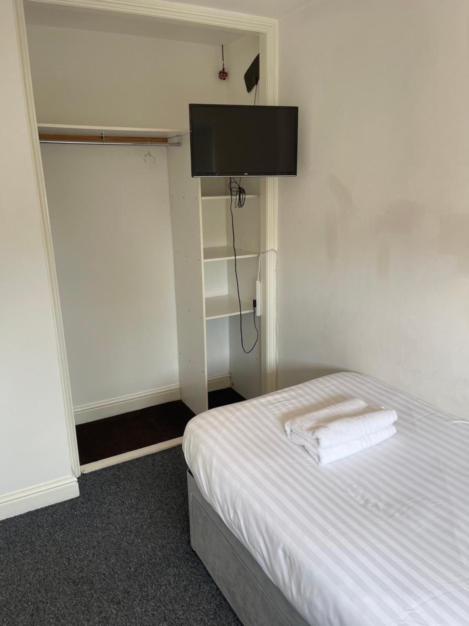 House Number 12 Sleeps Up To 4 With Smart Tvs In Every Room Wellington  Zewnętrze zdjęcie