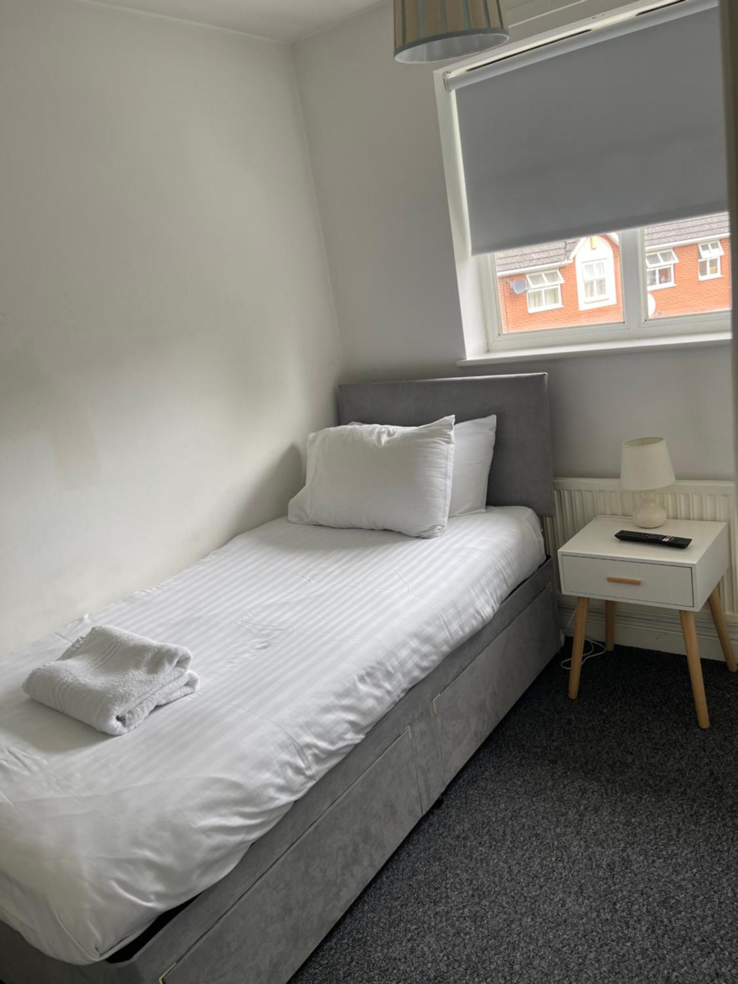 House Number 12 Sleeps Up To 4 With Smart Tvs In Every Room Wellington  Zewnętrze zdjęcie